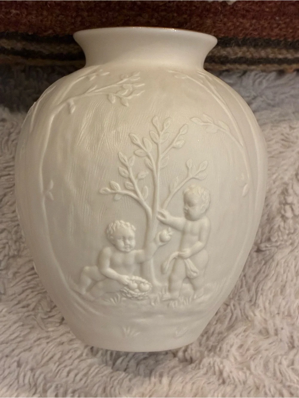 Lenox Heritage Collection Posy Vase Embossed Design with Gold Trim